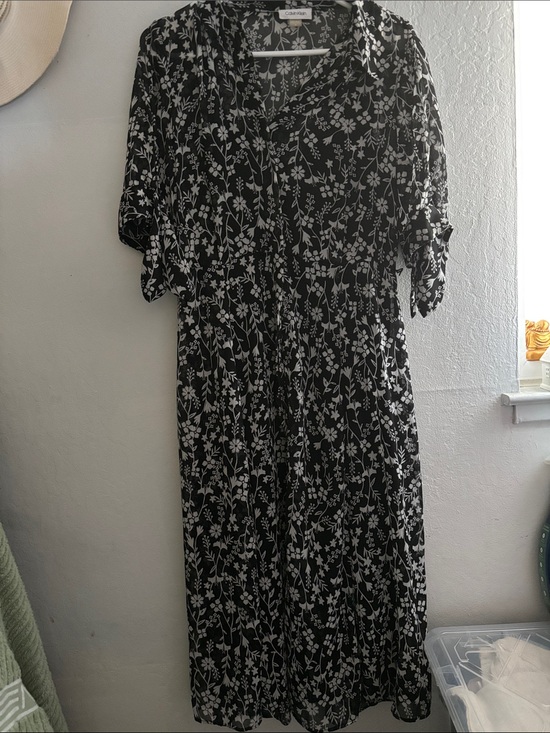 Calvin Klein Dresses & Skirts - Calvin Klein Black and White Floral Midi Dress